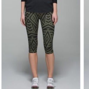 Lululemon🍋Chevron Shuffle Clip-In Crops! Size 4!